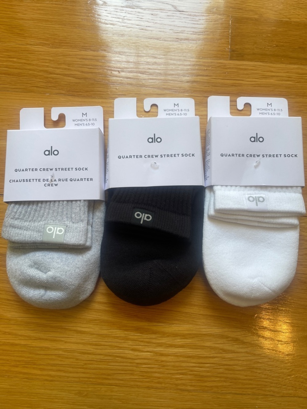 NWT New with Tags ALO Yoga Unisex Quarter Crew Street Sock Set
